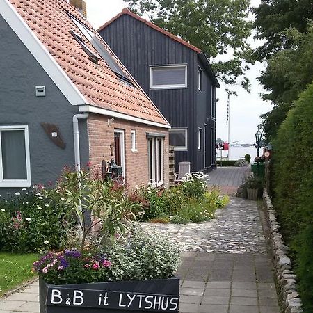 B&B It Lytshus Earnewâld Екстериор снимка
